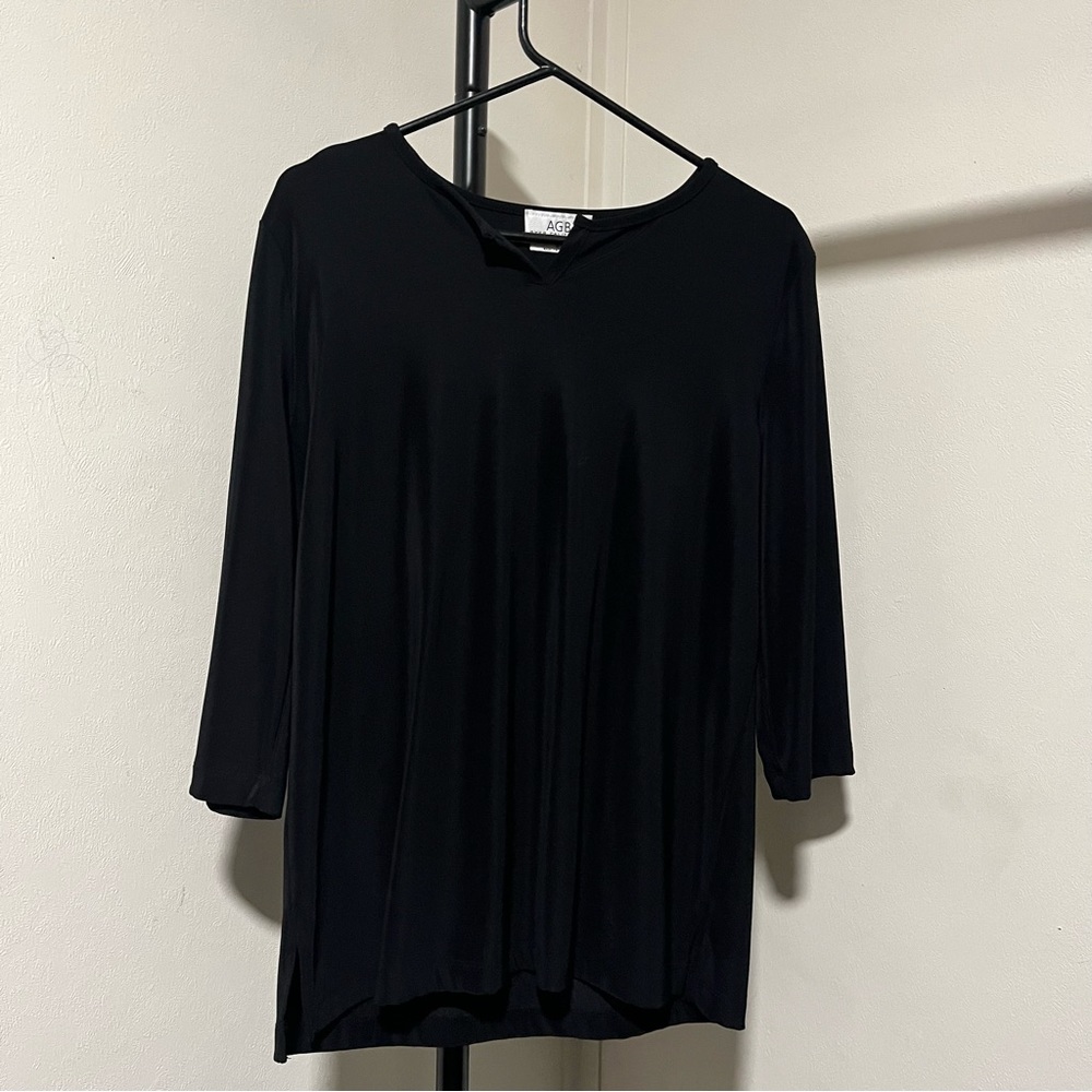 super cute notched-neck black shirt